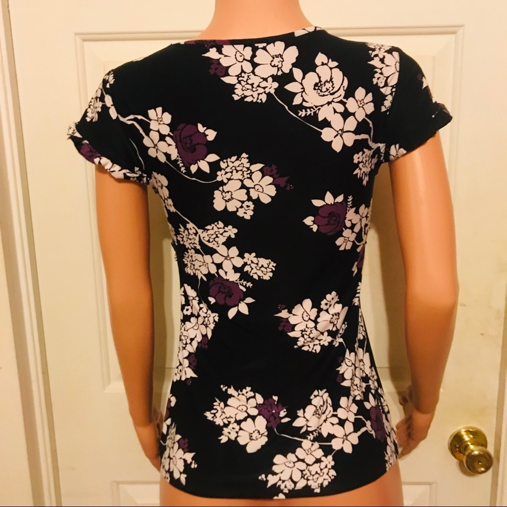 ❌SOLD❌ Black, Purple, White Floral Stretchy Shirt - Picture 2 of 8